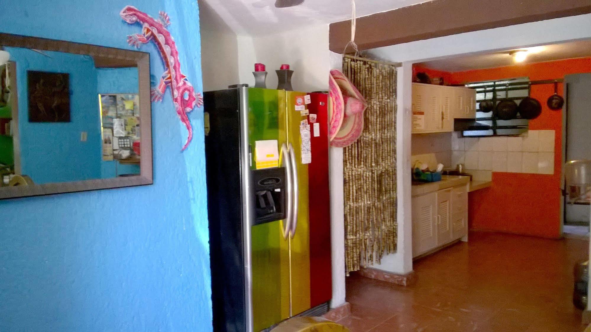 Mayan Hostel Канкун Экстерьер фото